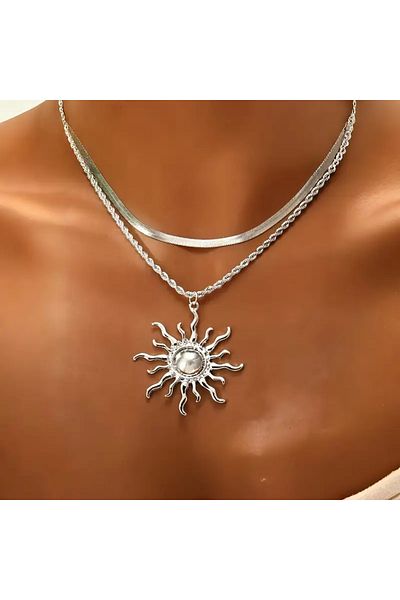FASHİON JEWELRY قلادة بسلسلة مزدوجة بتصميم شمسي من الفضة اللون بوجيتي