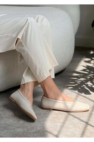 OCHRE Soft Wrinkled Matte Vegan Leather Blunt Toe Flat Sole Women's Ballerinas