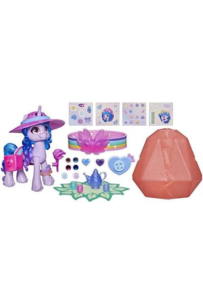 Hasbro My Little Pony Izzy Moonbow Figurine, Crystal Adventure