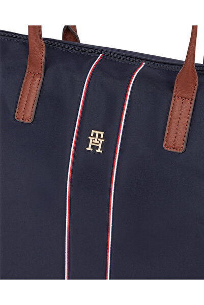 Tommy Hilfiger حقيبة تومي هيلفيغر النسائية من سبيس بلو كورب بوبيت