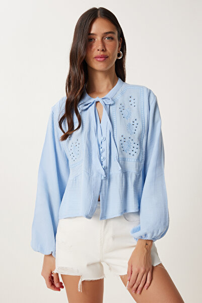 Lovelyİstanbul Mušelínová halenka s vroubkovaným detailem vlečky SKY BLUE LFH0002