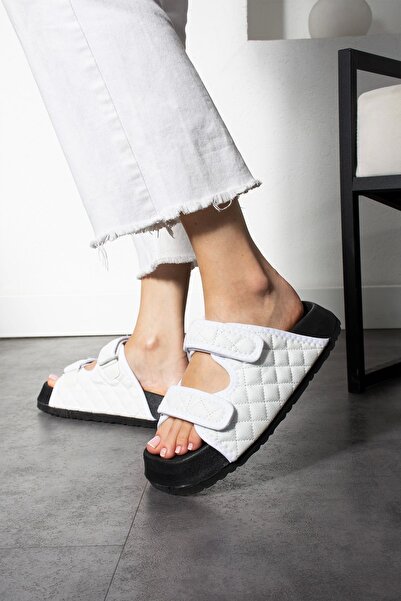 Sivarro Kapitone Beyaz Cırtlı Kadın Terlik – Ortopedik, Şık, Kaymaz Taban