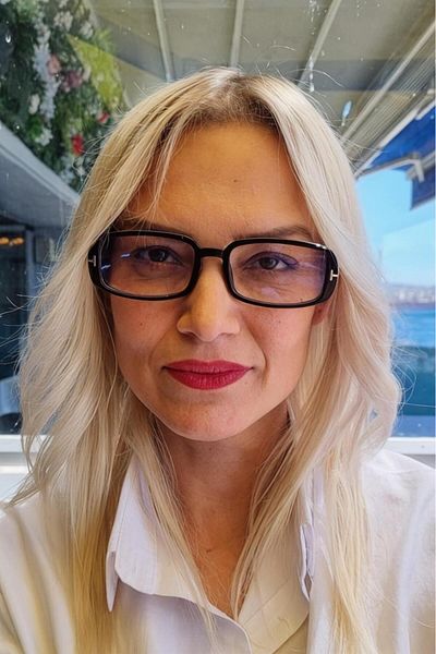 Uniquetrenders Women's Olivia Blue Light Protection Relaxing Rectangular Model Display Glasses