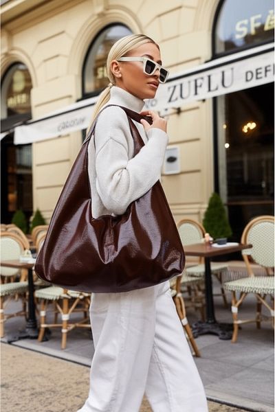 PayBuy Shiny Patent Leather Zipper Hand and Shoulder Bag with Large Volume and Elegant Design