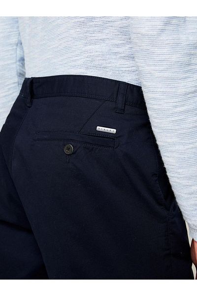 Sisley Κοντό σορτς από Stretch βαμβακερό ύφασμα με τρύπα για ζώνη με στριφτό πόδι Ανδρικό σορτς Navy Blue - 324P4TEQS900Z