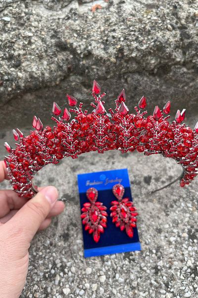 Hobigram مجموعة إكسسوارات يومية خاصة من Belicia Red Bridal Henna Crown للسيدات تتكون من تاج وأقراط رفيعة