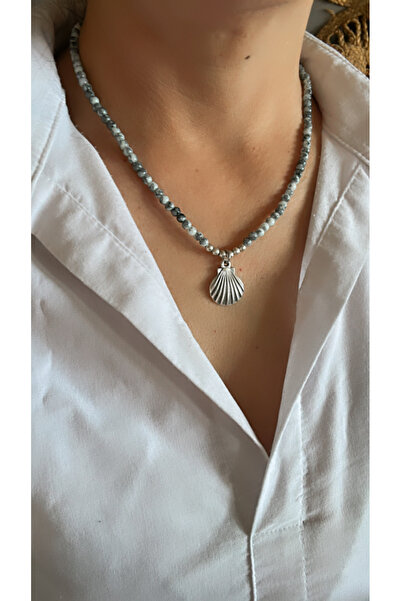 by özllem قلادة من اللؤلؤ مع طرف المحار