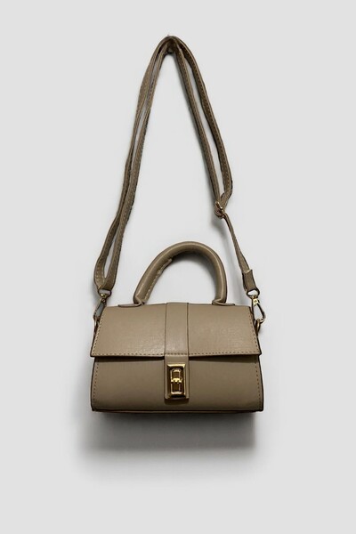 FHD BAGS Γυναικεία τσάντα με κάλυμμα με χρυσή κλειδαριά