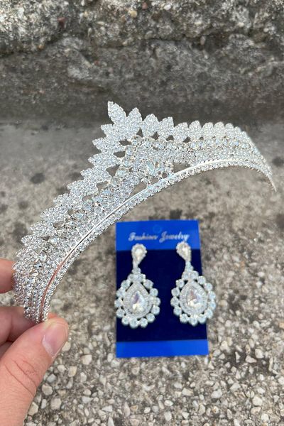 Hobigram Daniela Silver Bridal Henna Crown Special Occasion Accessory Women's Crown and Drop Shuttle Earring Set