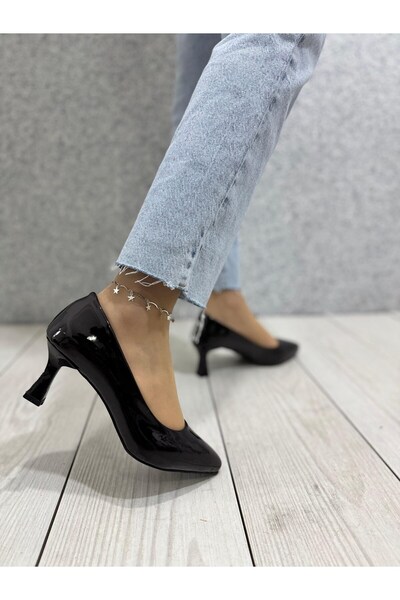 ayakkabiyolla Toc scurt de pahar din piele lacuita cu spatele inchis stiletto