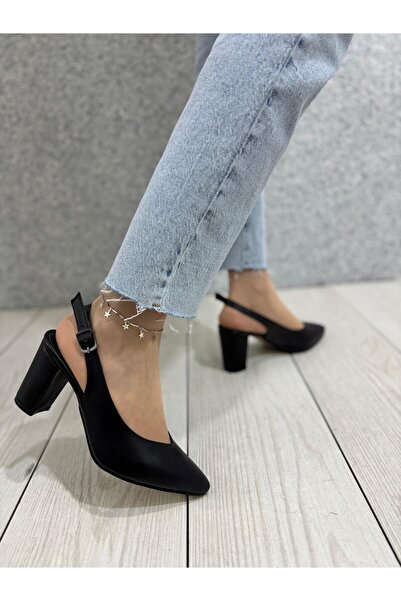 ayakkabiyolla حذاء بكعب مدبب ومفتوح من الخلف