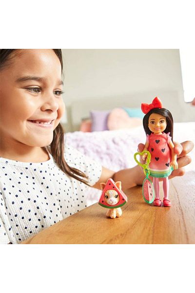 mattel Papusa Barbie Club Chelsea in costum de pepene