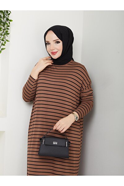 MODAMÜNASİP Το ριγέ βισκόζη χτενισμένο βαμβακερό φόρεμα μας με υφασμάτινο υλικό που ρέει σαν νερό χωρίς γραμμή