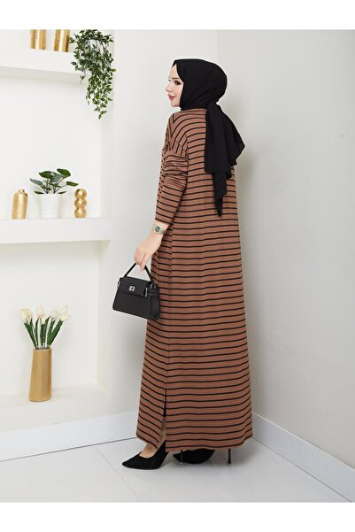 MODAMÜNASİP Το ριγέ βισκόζη χτενισμένο βαμβακερό φόρεμα μας με υφασμάτινο υλικό που ρέει σαν νερό χωρίς γραμμή