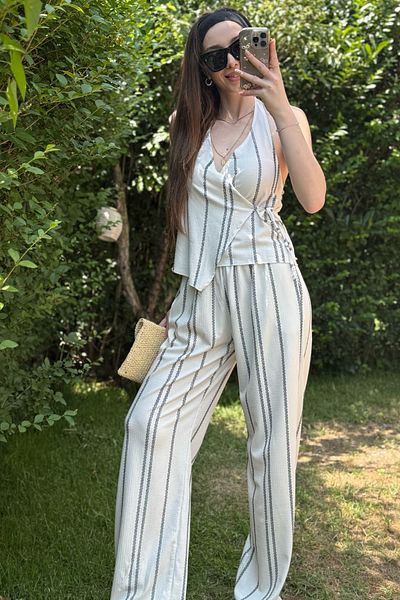 Dilay Gökoğlu Butik Ρουστίκ κοστούμι με ρίγες μπροστά