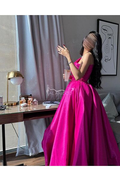 ALANOOD FASHION Elegant fuchsia evening dress with a stylish and shiny design