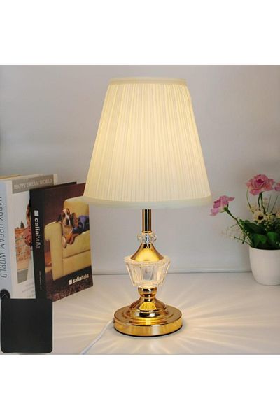 DECORA Luxury table lamp with a modern design that combines elegance and simplicity