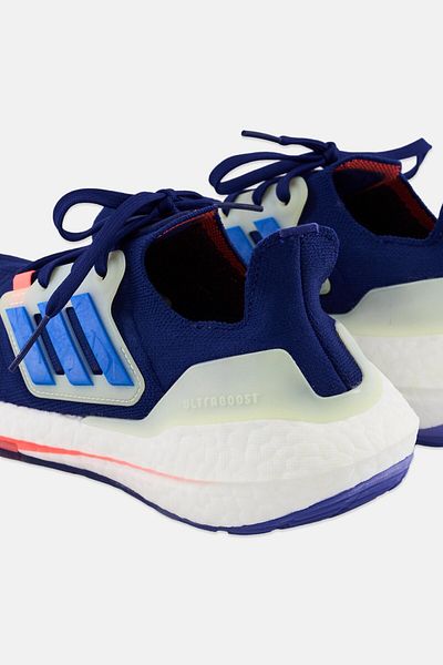 adidas حذاء خارجي برباط للأطفال الأولاد، أزرق