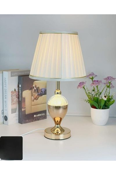 DECORA Luxury table lamp with a modern design that combines elegance and simplicity