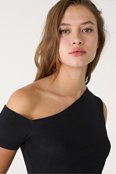 Stradivarius Asymmetrical neckline top