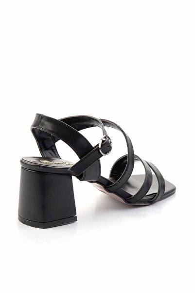 Bambi Dámské černé klasické boty na podpatku – K05233008209