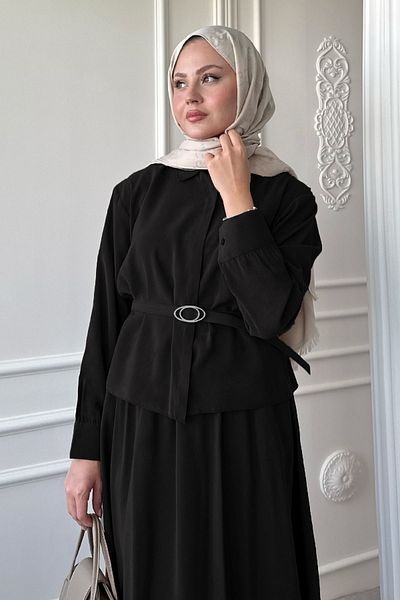 InStyle بدلة سوداء مع تنورة بحزام رفيع