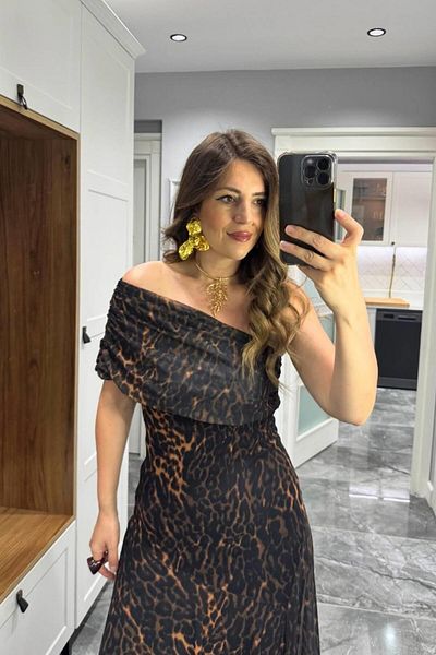 Banu Angay فستان بطبقة داخلية من التول بكتف واحد بنقشة الفهد باللون الأسود