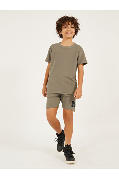 Styli Textured T-Shirt Detail and Shorts with Badge Set