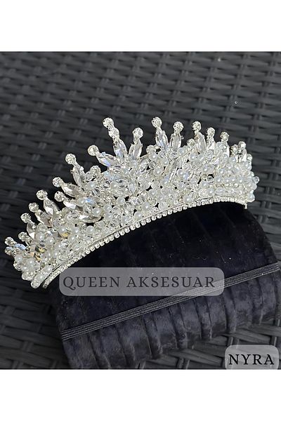 QUEEN AKSESUAR Nyra Pearl White Crystal Stone Luxury Design Engagement Bridal Tiara Metal Crown High Authentic Motif