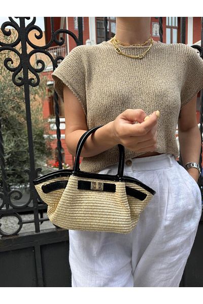 Tina İstanbul Mini geantă de paie cu detaliu curea neagră