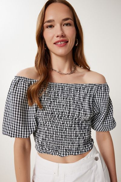 Happiness İstanbul Women's Black Checkered Carmen Collar Stretchy Crop Linen Blouse Tp00079