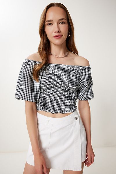 Happiness İstanbul Women's Black Checkered Carmen Collar Stretchy Crop Linen Blouse Tp00079