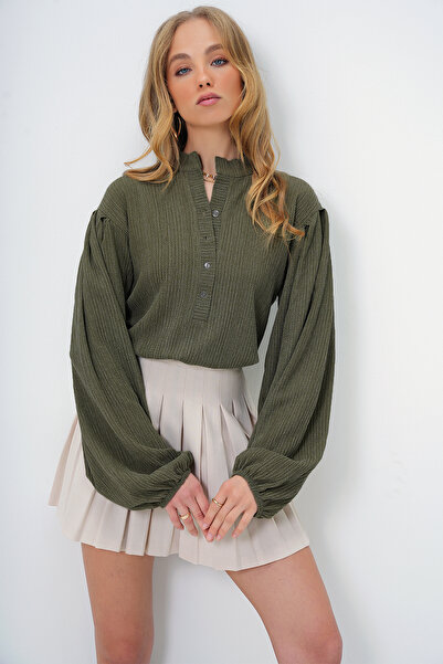 Trend Alaçatı Stili Women's Light Khaki Prevailing Collar Button Front Balloon Sleeve Textured Wrap Shirt Blouse Alc-X11872