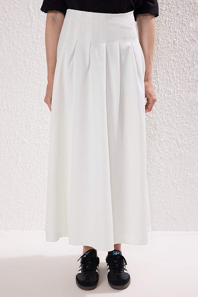Trendyol Modest Biała podszyta gładka tkana plisowana spódnica hidżabowa TCTSS25EE00020