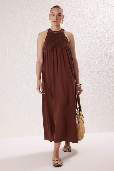 Trendyol Collection Καφέ χαλαρή εφαρμογή με βελονάκι με λεπτομέρειες Maxi υφαντό φόρεμα TWOSS25EL0071