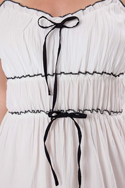 Trendyol Collection Rochie de plajă cu panglică cu panglică texturată albă TBESS25EL00147