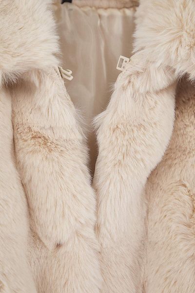 Trendyol Collection Ecru Regular Fit Fur Coat Twoaw26Mo00105