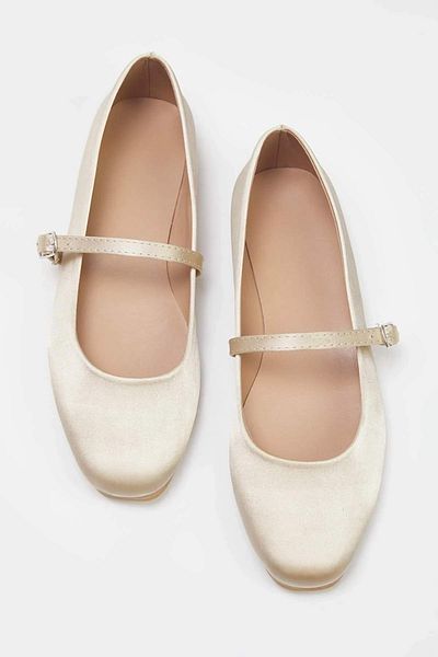 TRENDYOL SHOES Vanille Satin Mary Jane, gebänderte Mandelkappenschuhe, Damen-Ballerinas TAKAW25BE00005