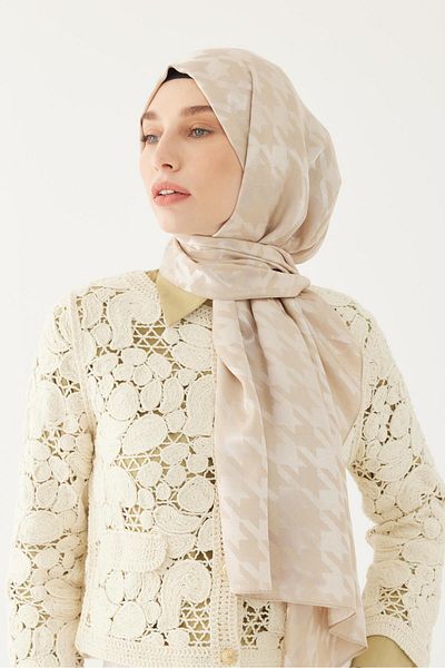 MİRSOY SCARF Блестящ жакардов шал с шарка тип „пепеляшка лапа“ - Млечно кафе
