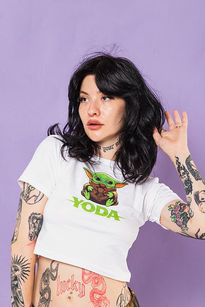 Sekizbiraltı Baby Yoda εμπριμέ λευκό Crop Top