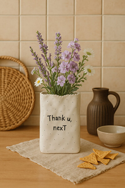 ÖZLEMKAYMAZ SERAMİK KESE KAĞIDI THANK U NEXT VAZO