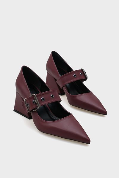 Capone Outfitters Roda Damenschuhe mit spitzer Zehenpartie und mittelhohem Absatz und Metallschnalle