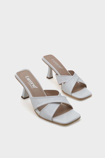 Capone Outfitters Γυναικείες παντόφλες Mavis Blunt Toe λουστρίνι με λουράκι με μεσαίο τακούνι