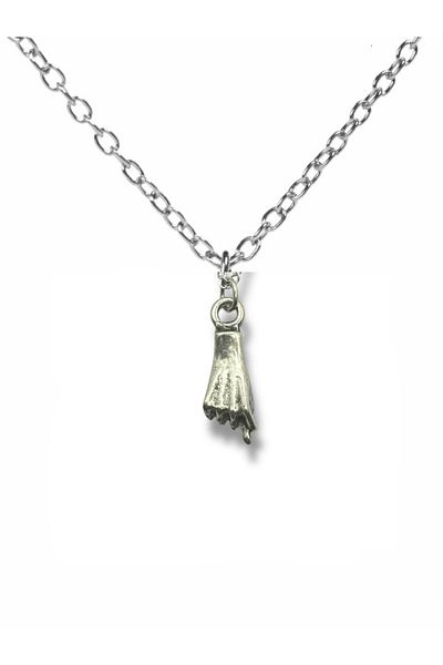 Herşey Nota Metal Necklace with Hand Gesture Design – Stylish and Meaningful Accessory