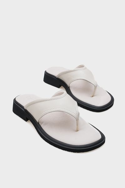 Capone Outfitters Echtleder-Flip-Flops, bequeme Damen-Hausschuhe mit kurzem Absatz