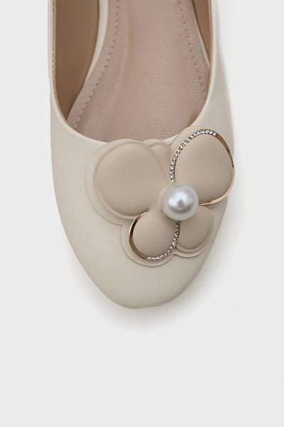 Capone Outfitters Γυναικείες μπαλαρίνες Blanca Pearl με αξεσουάρ λουλουδιών