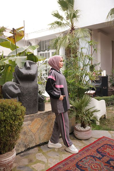 Ryzi Moda Zippered Hijab Tracksuit Set