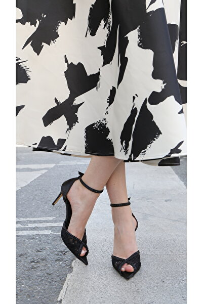 Letafia Lara Siyah Dantel Taş Detaylı Topuklu Ayakkabı