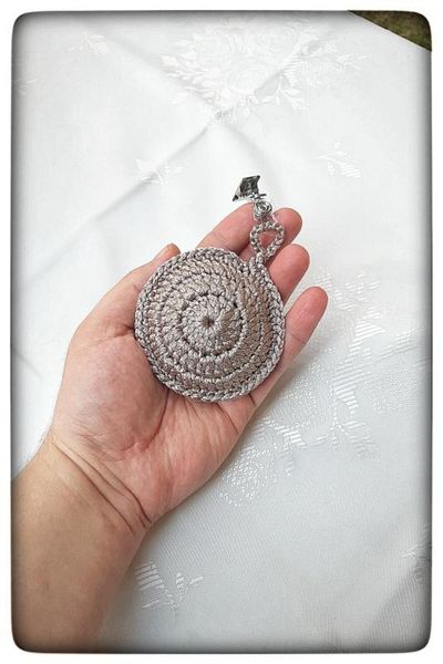 N NOXXO Decorative Hand Knitted - Tablecloth Weight and Holder Mode 1