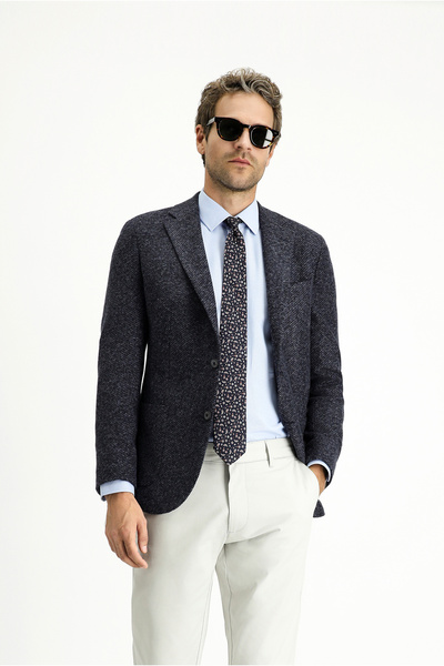 Kiğılı Слим фит заострено италианско спортно сако от вълна с ивици